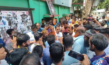 লোডশেডিংয়ে বিপর্যস্ত তাঁতশিল্প, সড়কে মালিক-শ্রমিক