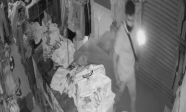 কাপড়ের দোকানের ক্যাশ বাক্স ভেঙে ৩ লাখ টাকা লুটের অভিযোগ