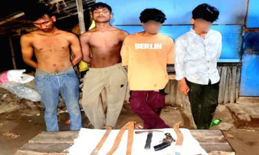 হাটহাজারীতে খেলনা রিভলভার, দেশি অস্ত্রসহ ৪ কিশোর গ্রেপ্তার