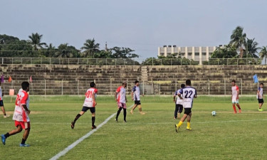 মাদকবিরোধী প্রীতি ফুটবলে জেলা প্রশাসনকে হারাল জেলা ক্রীড়া সংস্থা