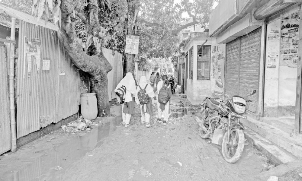 অবিলম্বে সড়কের সংস্কার চাই