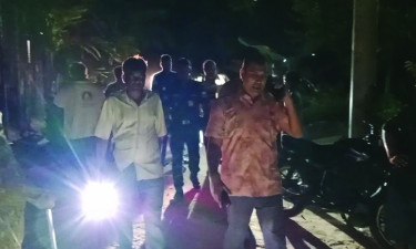 নাটোরে নিজ ঘরে মিলল বৃদ্ধের গলা কাটা লাশ