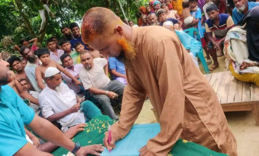 গভীর রাতে নারীর বাড়িতে আটক ইমাম, সালিসে ১০ লাখ টাকা কাবিনে বিয়ে