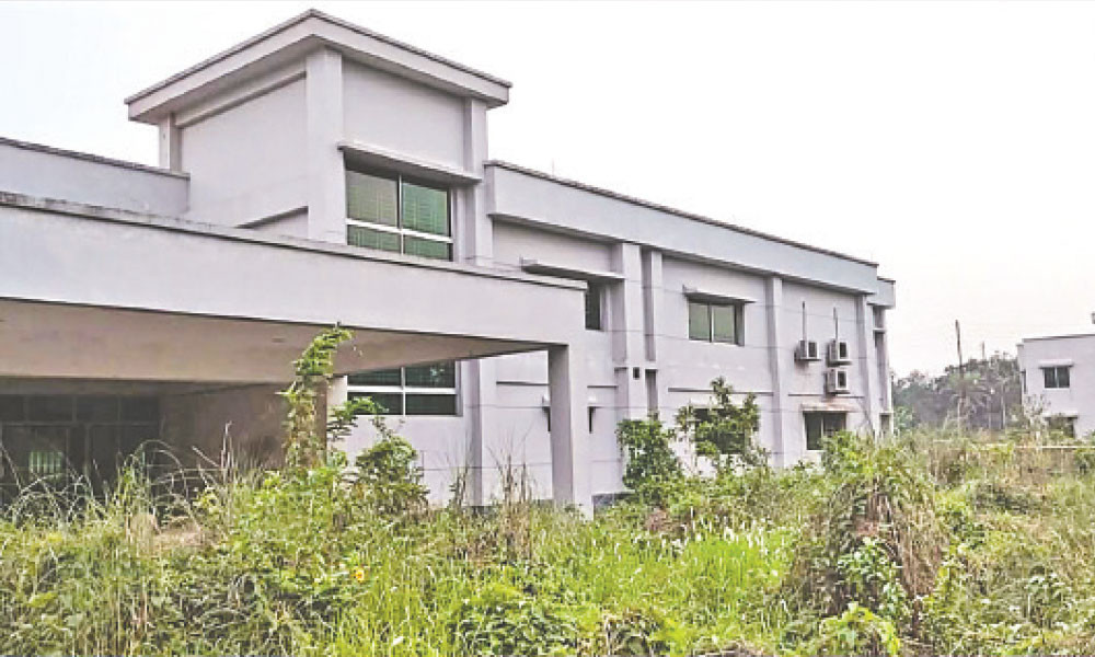 ১৮ কোটির হাসপাতালে সাপ-শিয়ালের আস্তানা