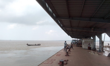 দৌলতদিয়া-পাটুরিয়া নৌ রুটে লঞ্চ চলাচল বন্ধ