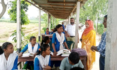 কালের কণ্ঠে সংবাদ প্রকাশের পর যমুনায় বিলীন চকরতিনাথ স্কুলের পাশে উপজেলা প্রশাসন