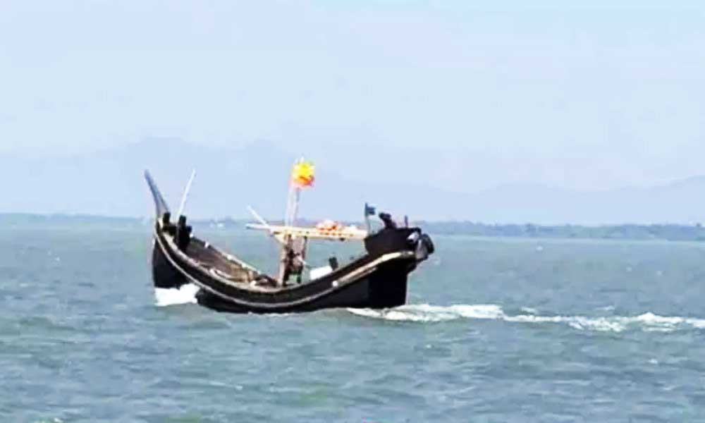 কর্ণফুলীতে ফিশিং ট্রলারে বিস্ফোরণে দগ্ধ ২ নাবিকের মৃত্যু