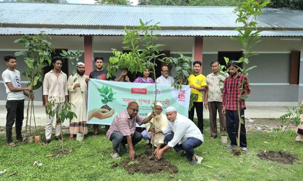 নীলফামারীতে বসুন্ধরা টিস্যু ও শুভসংঘের উদ্যোগে বৃক্ষরোপণ ও চারা বিতরণ