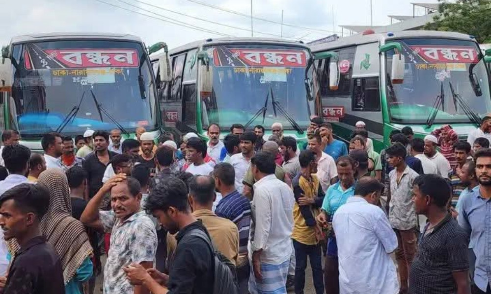 আড়াই ঘণ্টা পর স্বাভাবিক হলো ঢাকা-নারায়ণগঞ্জ রুটে বাস চলাচল