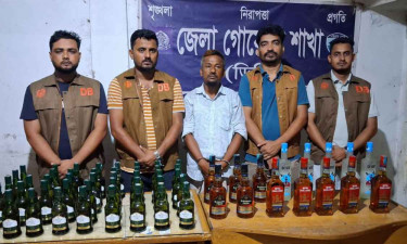 নোয়াখালীতে ৫৮ বোতল বিদেশি মদসহ মাদক কারবারি গ্রেপ্তার