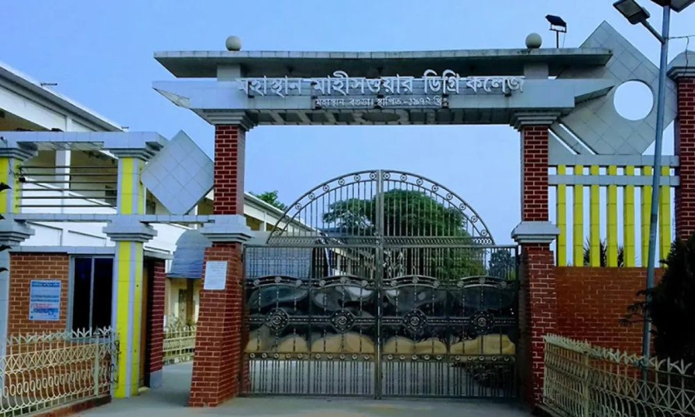 কম্পিউটার অপারেটরের প্রতারণায় এইচএসসি পরীক্ষা দেওয়া হলো না ১০ শিক্ষার্থীর
