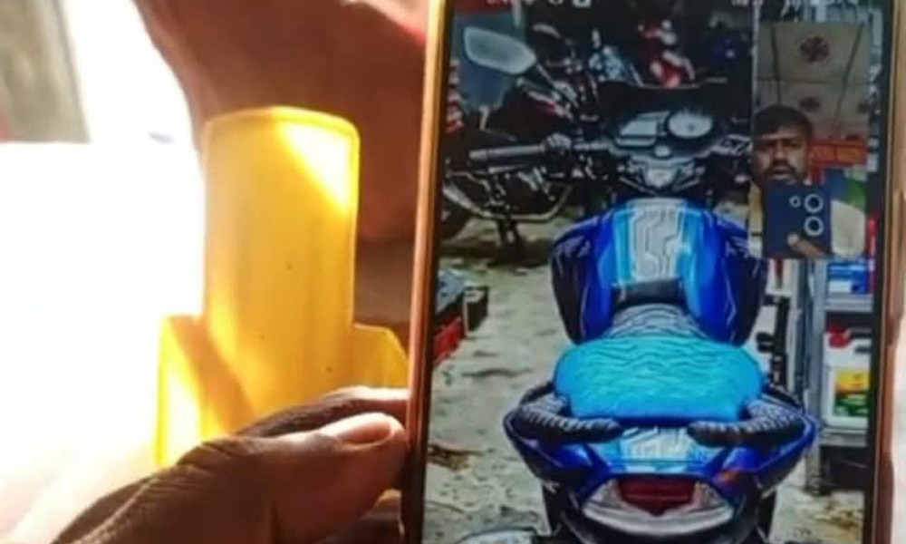 চুরি হওয়া মোটরসাইকেল ভিডিও কলে দেখিয়ে ৫০ হাজার টাকা দাবি