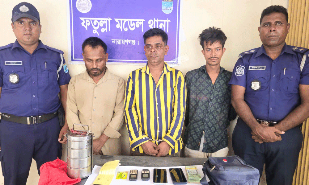 ফতুল্লায় বিকাশ ব্যবসায়ী হত্যা : মূলহোতাসহ ৩ আসামি গ্রেপ্তার