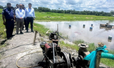 দেবীদ্বারে ভ্রাম্যমাণ আদালতের অভিযান : ৩ ড্রেজার মেশিন ও ১৫০০ ফুট পাইপ ধ্বংস