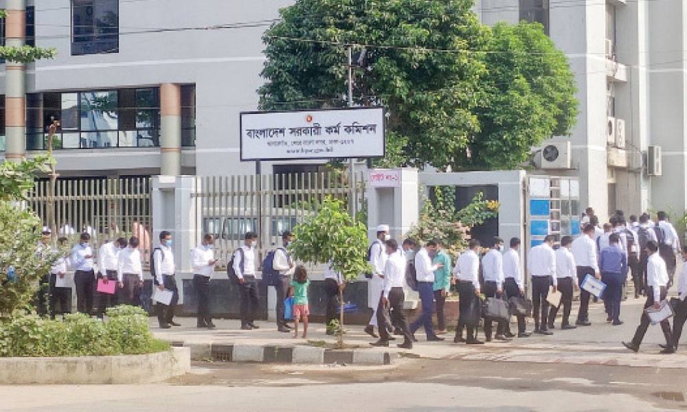 বিসিএস ক্যাডার পদে নির্ধারিত শর্ত মেনে মনোনয়ন