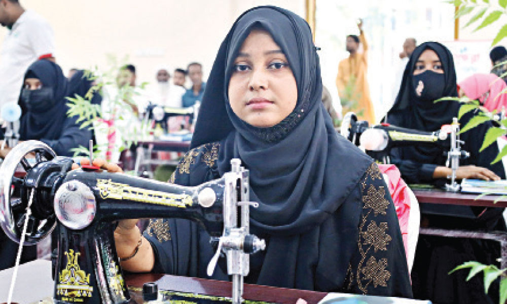 নতুন স্বপ্নের পথে হাঁটছেন লুনা