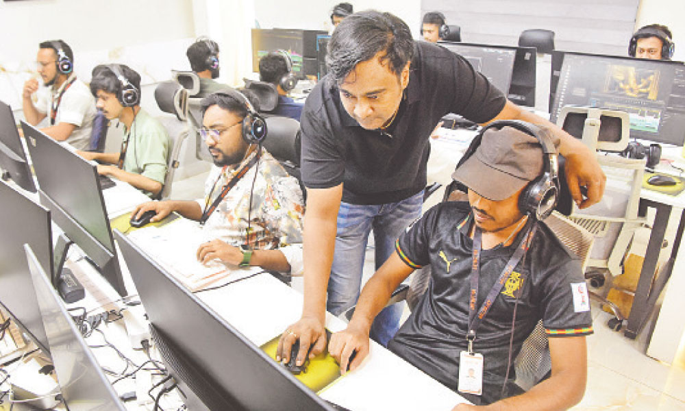 এক আসাদে সচ্ছল ৩০০ পরিবার