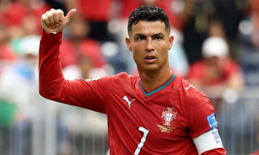 ভেনেজুয়েলায় ভূমিকম্পে পরিবার হারানো শিশুর স্বপ্ন পূরণ করলেন রোনালদো