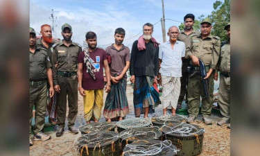 পূর্ব সুন্দরবনে ফাঁদসহ ৪ শিকারি আটক, আড়াই মণ কাকড়া জব্দ