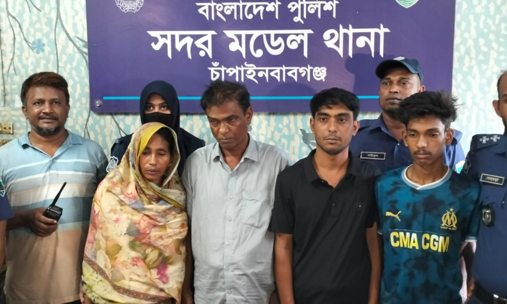 চাঁপাইনবাবগঞ্জে হেরোইনসহ একই পরিবারের ৪ সদস্য আটক