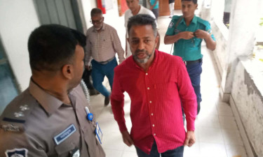 ব্যবসায়ীকে মারধর করে ৭০ লাখ টাকার চেক ও স্ট্যাম্পে স্বাক্ষর, আটক ১