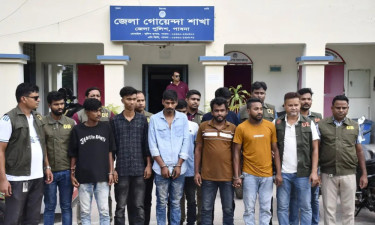 ঈশ্বরদীতে ডিবির অভিযানে বিদেশি পিস্তল, গুলি ও মাদকসহ গ্রেপ্তার ৭