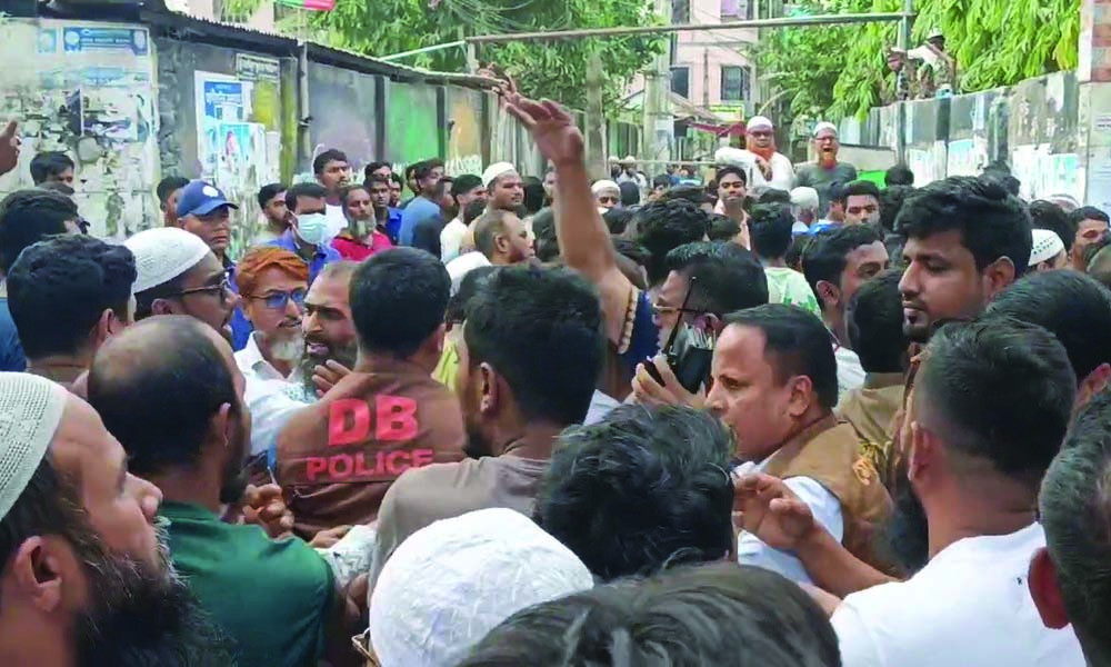 শিক্ষককে অব্যাহতি ঘিরে উত্তপ্ত দেওভোগ মাদরাসা