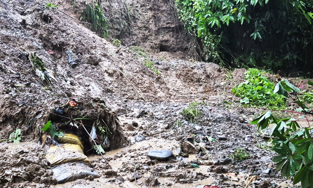 রোহিঙ্গা ক্যাম্প ও কক্সবাজার শহরে পাহাড় ধসে ৯ জনের মৃত্যু
