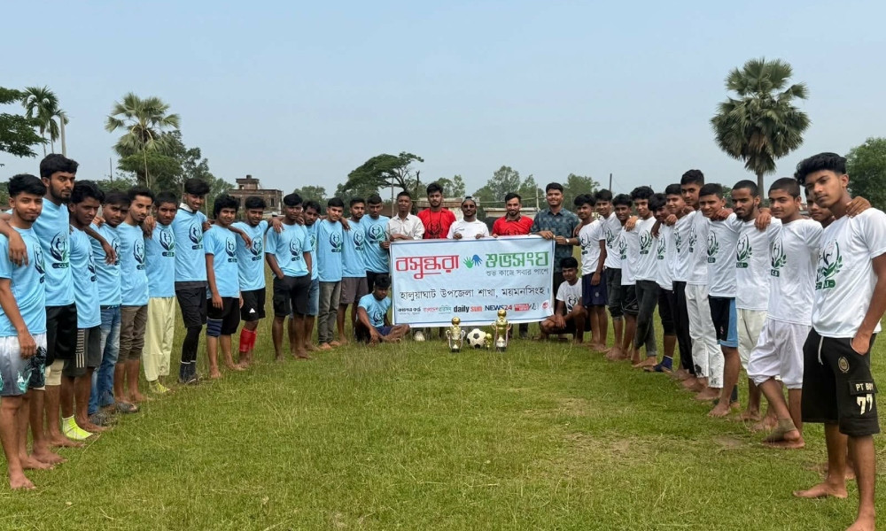 হালুয়াঘাটে বসুন্ধরা শুভসংঘের ফুটবল বিতরণ ও প্রীতি ম্যাচ