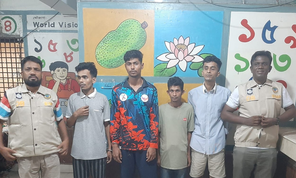 শিক্ষার্থী-অভিভাবকদের উত্ত্যক্তের অভিযোগ, আটক ৪