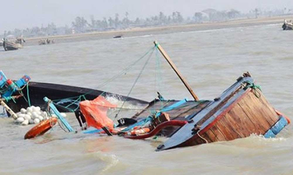 বঙ্গোপসাগরে ফিশিং ট্রলারডুবি, ৬ জেলে নিখোঁজ