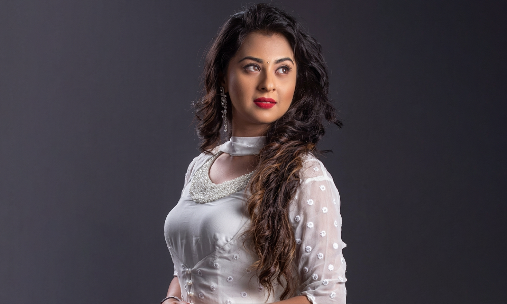 আড়াল ভেঙে ফিরছেন বুবলী