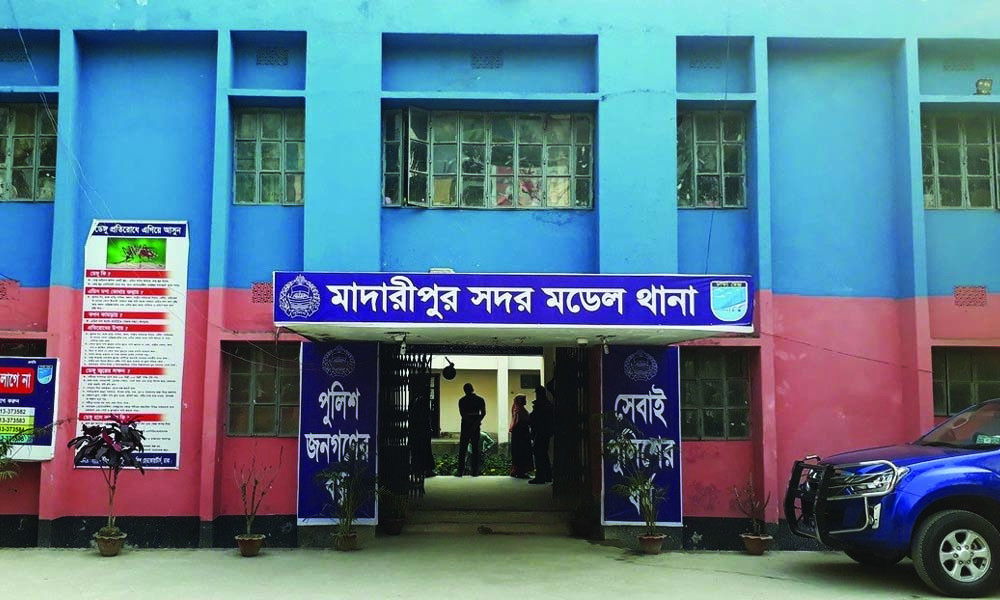 ডিবি পুলিশের ওপর হাতবোমা হামলা, ছিনিয়ে নেওয়া হলো আসামি