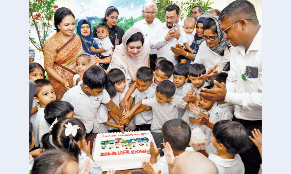 অনেক মা-শিশু সমস্যায় পড়ছে শিশু দিবাযত্ন কেন্দ্রের অভাবে
