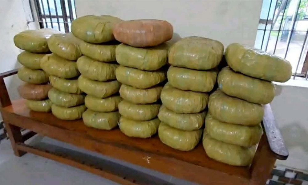 দুমকীতে ৬৬ কেজি গাঁজাসহ পিকআপ জব্দ