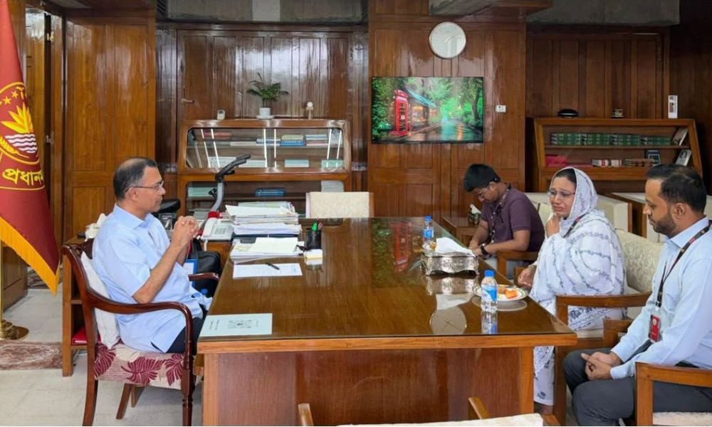 ক্যান্সার আক্রান্ত সন্তান নিয়ে প্রধানমন্ত্রীর সঙ্গে জুলাই শহীদের মায়ের সাক্ষাৎ
