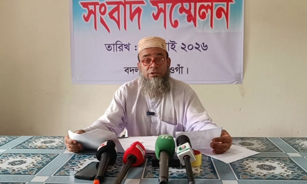 নওগাঁয় আদালতের রায় নিয়েও মাদরাসায় ঢুকতে পারেননি অধ্যক্ষ