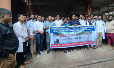 স্বাস্থ্য পরিচালককে স্বৈরাচার আখ্যা দিয়ে অপসারণ দাবি