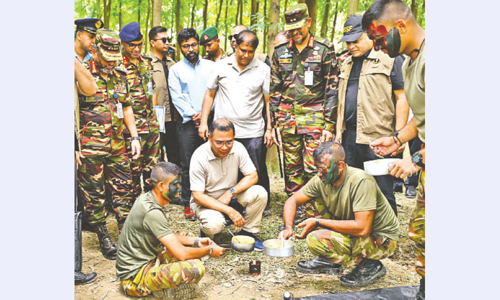 সেনাবাহিনীর গ্রীষ্মকালীন মহড়া আকস্মিক পরিদর্শনে প্রধানমন্ত্রী