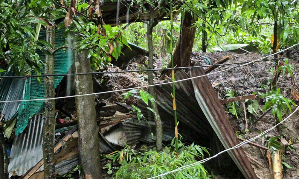 ভারি বর্ষণে কক্সবাজারে পাহাড়ধস, ৩৬ ঘণ্টায় নিহত ১২