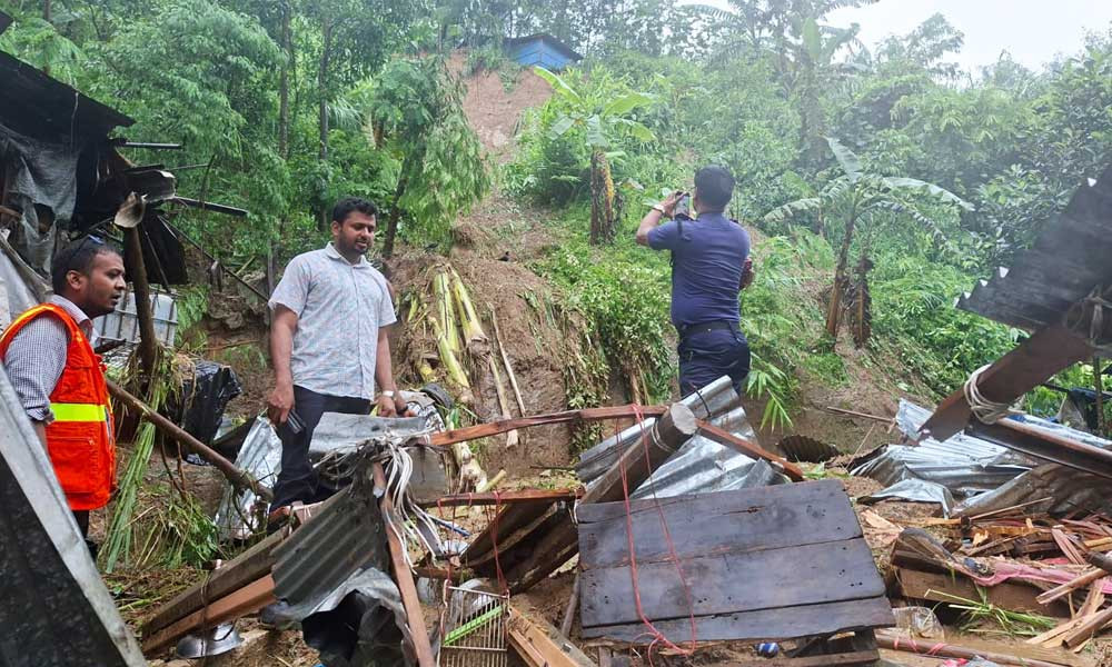 সীতাকুণ্ডে পাহাড়ধসে শিশুর মৃত্যু, আহত মা