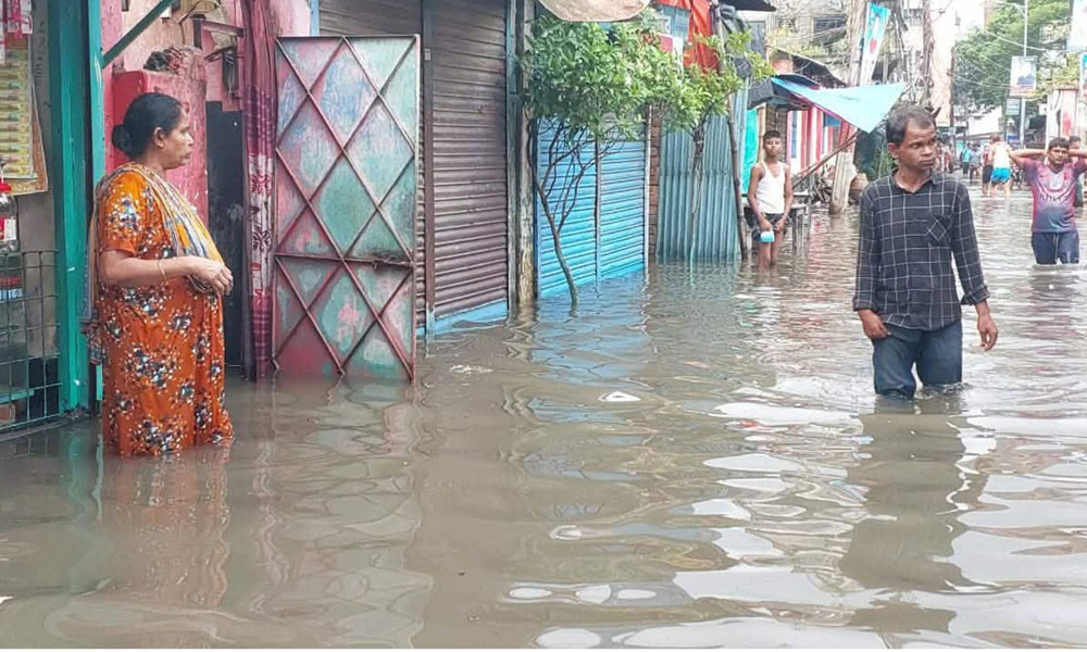 ৯ ঘণ্টার ভারি বৃষ্টিতে নগরে জলাবদ্ধতা