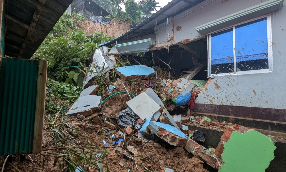 টানা ৪ দিনের বর্ষণে বান্দরবানে পাহাড় ধসে আহত ৩