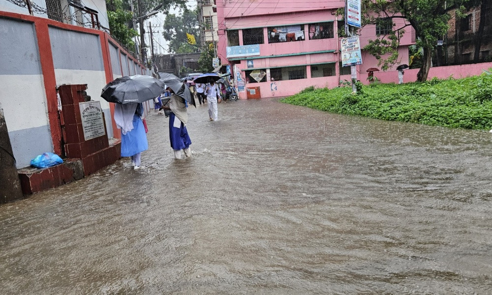 ভারি বর্ষণে পটিয়ার বিস্তীর্ণ এলাকা প্লাবিত, ক্ষতিগ্রস্ত কাঁচা সড়ক