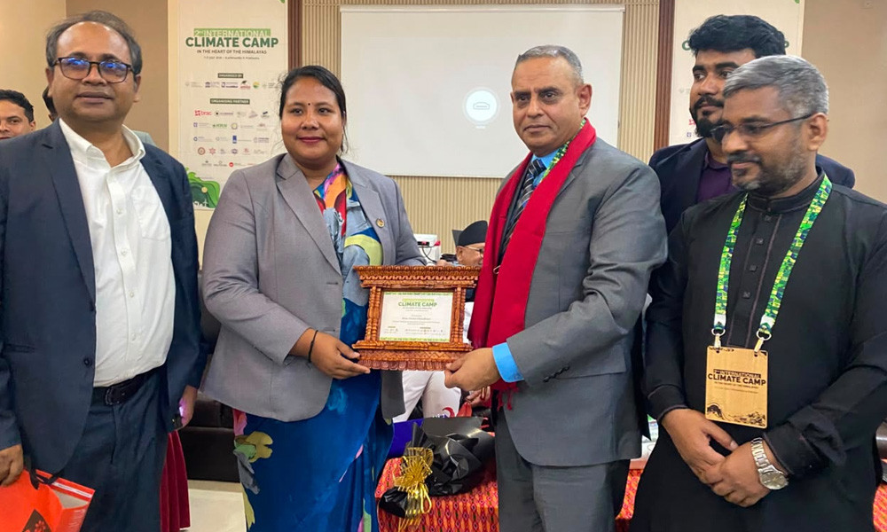 আন্তর্জাতিক জলবায়ু ক্যাম্পে সম্মাননা পেলেন স্টামফোর্ড বিশ্ববিদ্যালয়ের উপাচার্য