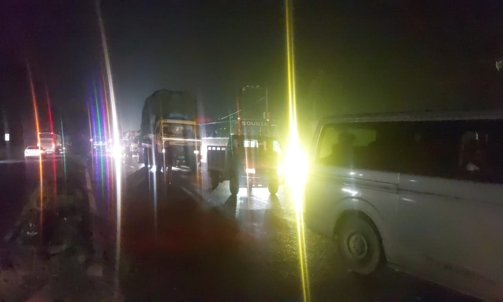 ঢাকা-চট্টগ্রাম মহাসড়কের চান্দিনা অংশে ৫ ঘন্টাব্যাপী যানজট, যাত্রীদের দুর্ভোগ