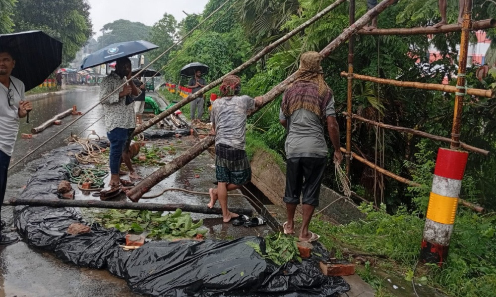 রাউজানে টানা বর্ষণ ও পাহাড়ি ঢলে পানিবন্দি লক্ষাধিক মানুষ