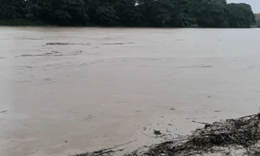 শঙ্খ নদীর পানি বিপৎসীমার ওপরে, নির্ঘুম তীরবর্তী মানুষ
