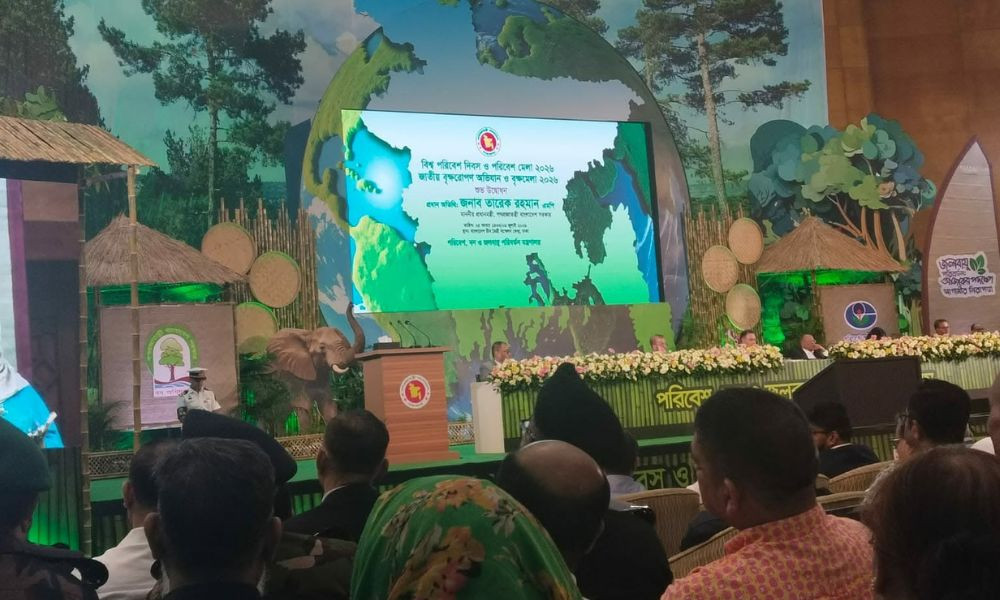 সরকারি অনুষ্ঠানে প্রধানমন্ত্রীর ছবি ব্যবহার না করার নতুন দৃষ্টান্ত