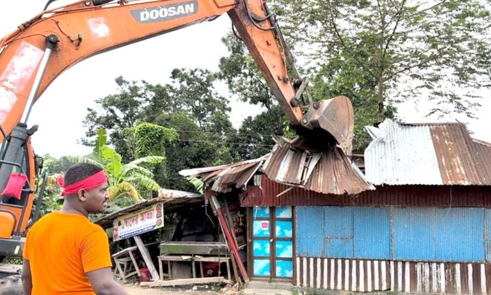 কুমিল্লায় গোমতী নদীর দুই পাড়ের অবৈধ স্থাপনা উচ্ছেদ